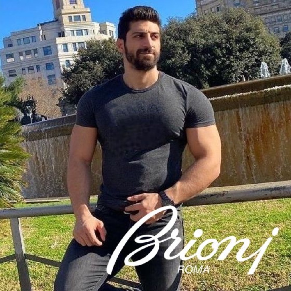 Brioni T Shirt XXL 100% Cotton Made in Italy Sold by Neiman Marcus Gently worn